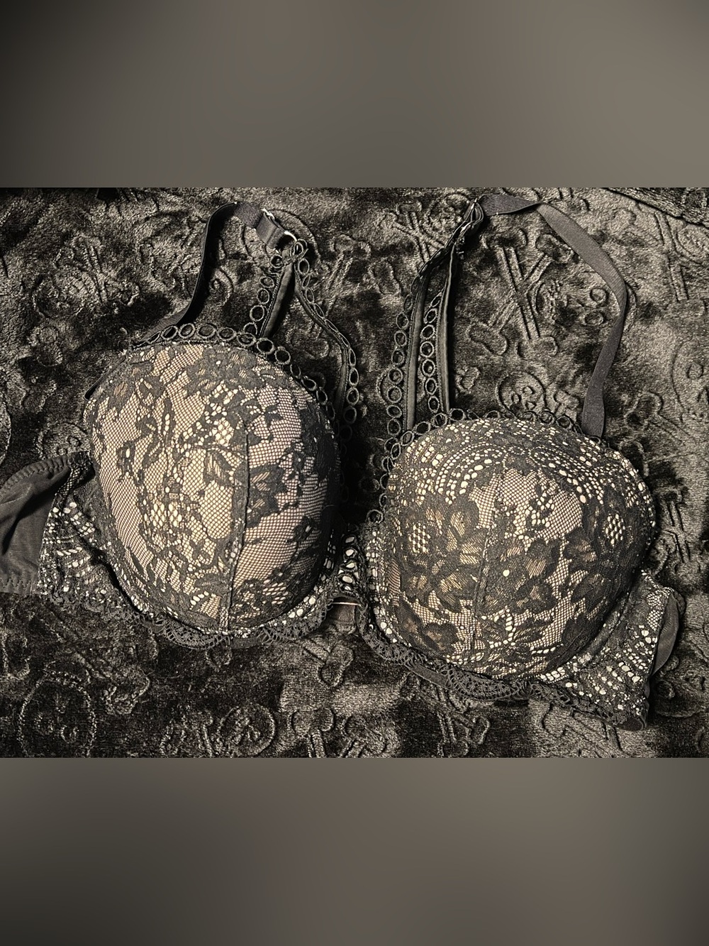 Victoria’s Secret 38C lace bra